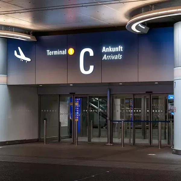 Ankünfte Flughafen Frankfurt Airport Heute Montag 04.12.2023.