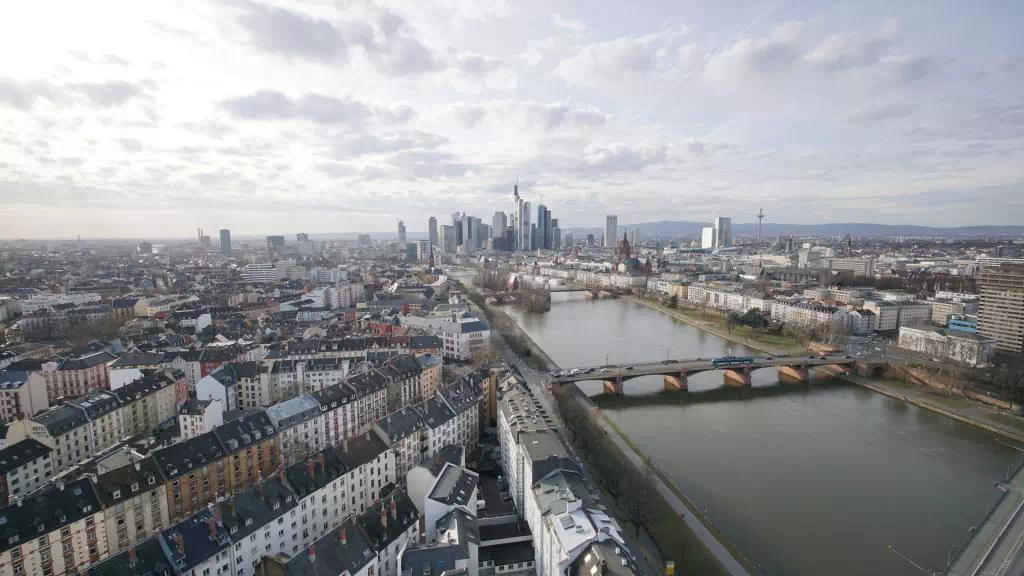 Airport Webcam Frankfurt City Skyline